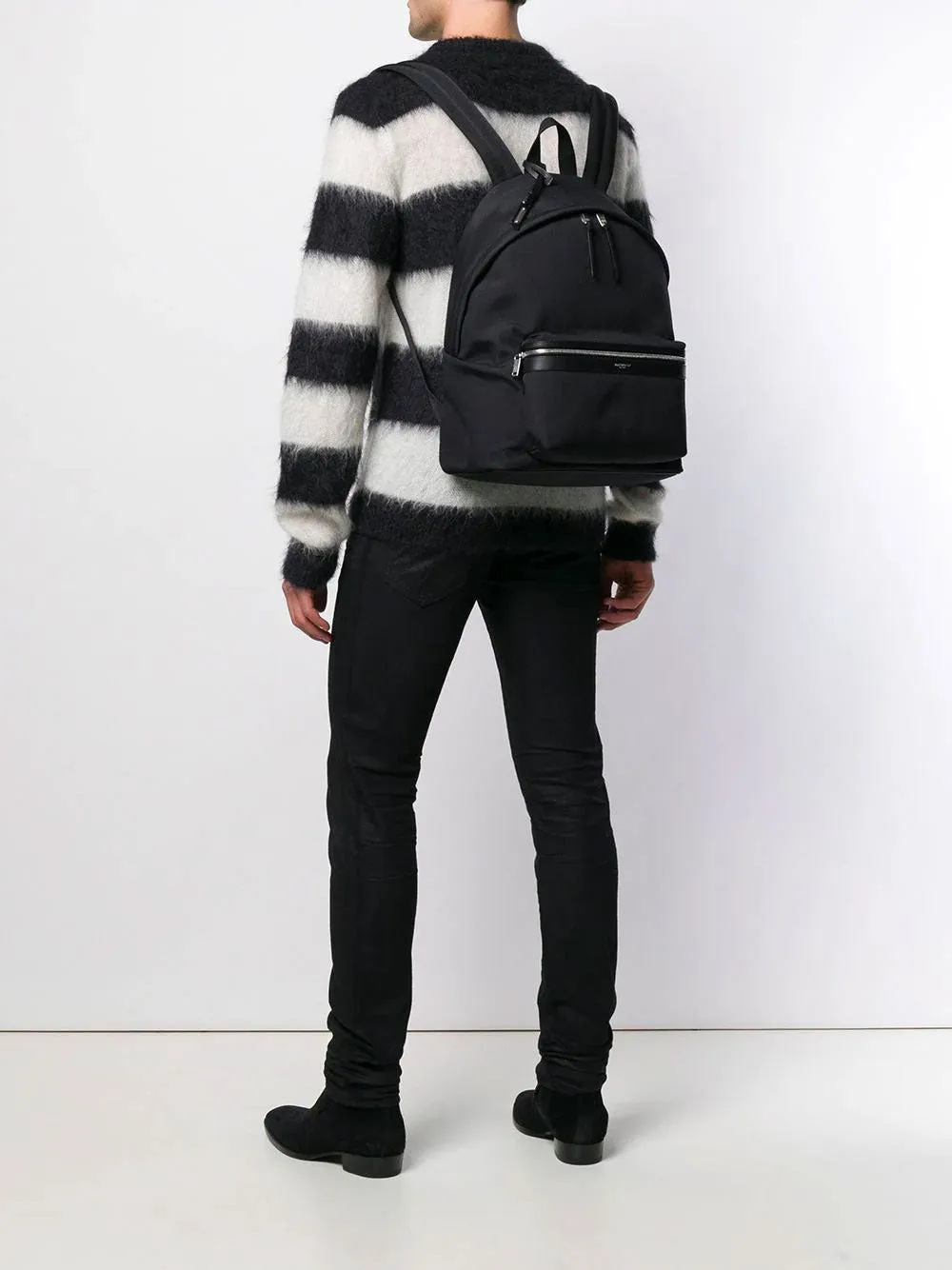 Backpack with zipper
