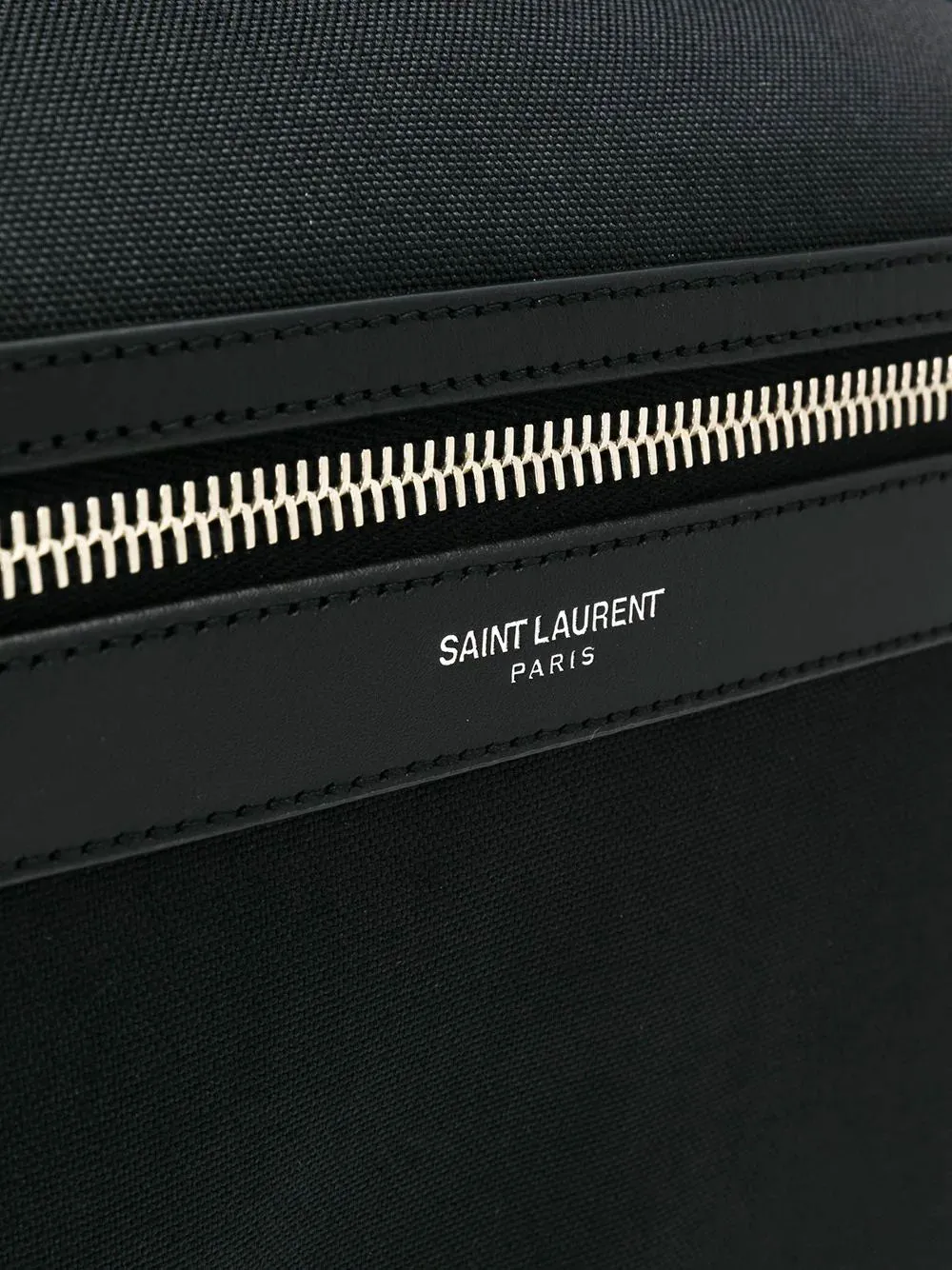 Backpack with zipper