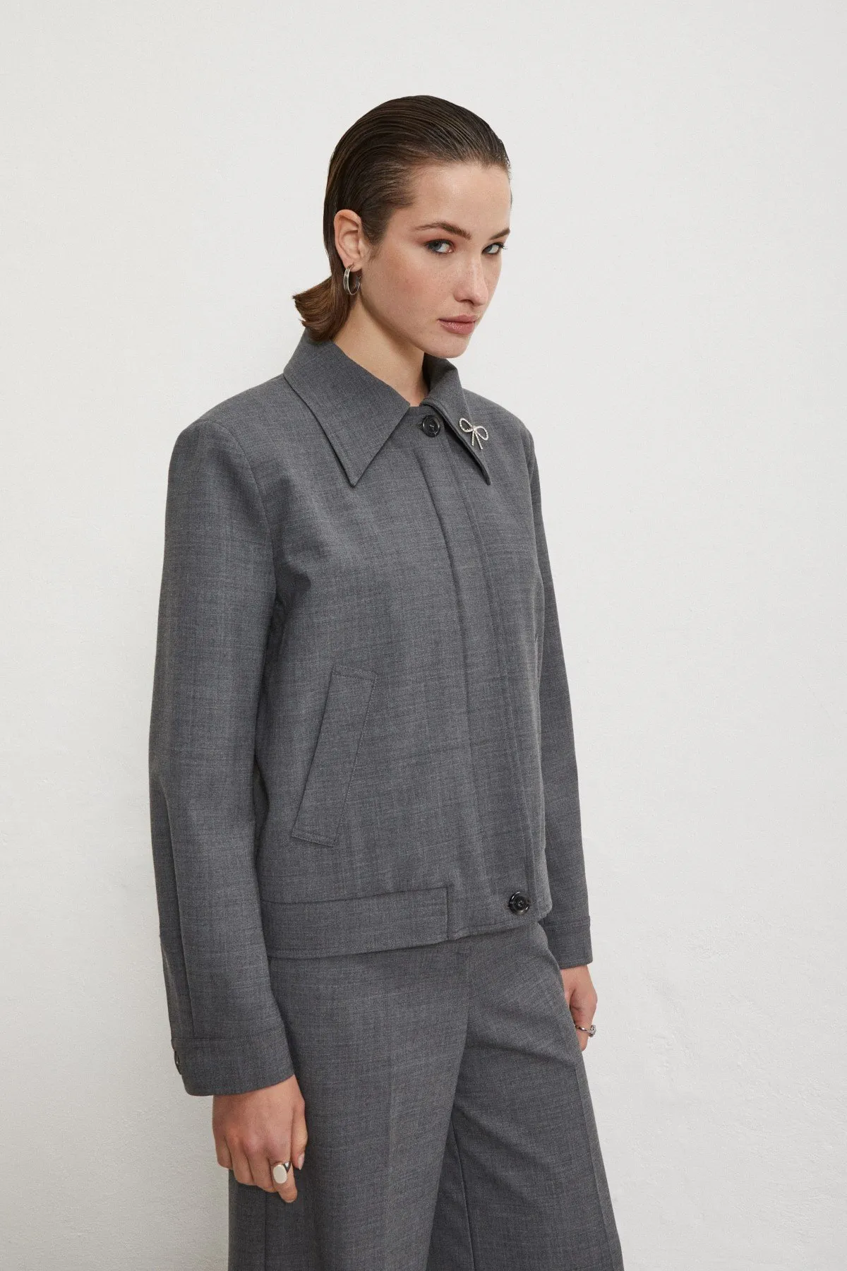 Jacket with collar