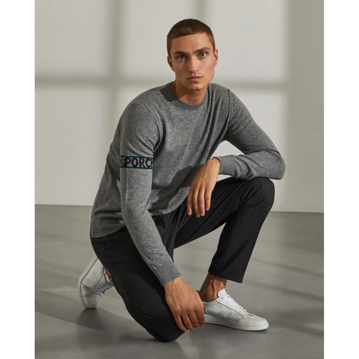 Knitted jumper with branding