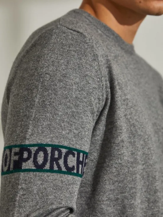 Knitted jumper with branding