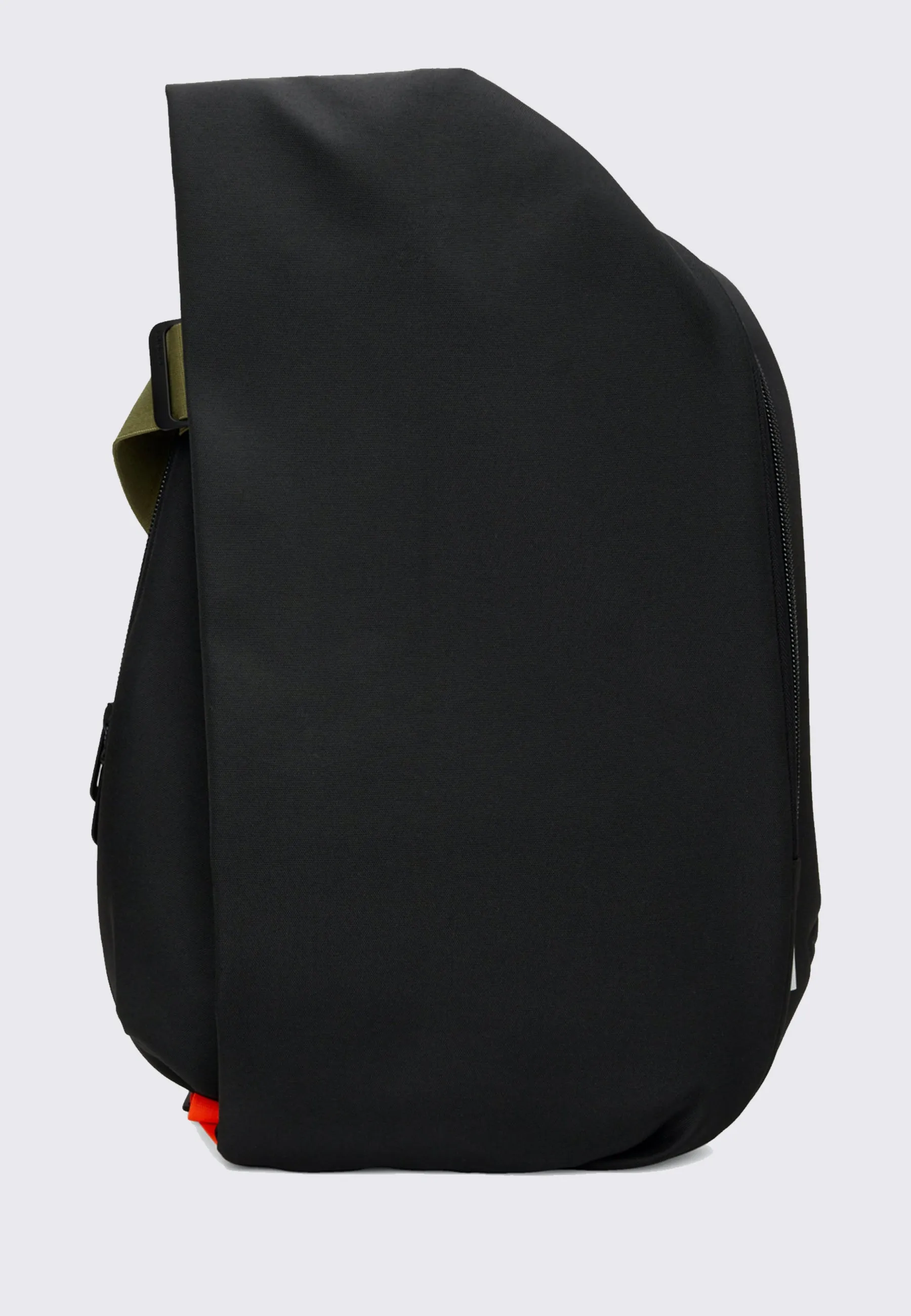 Medium Isar Backpack - smooth black