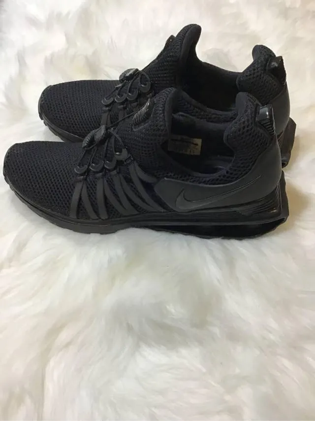 Nib auth nike shox gravity sneakers