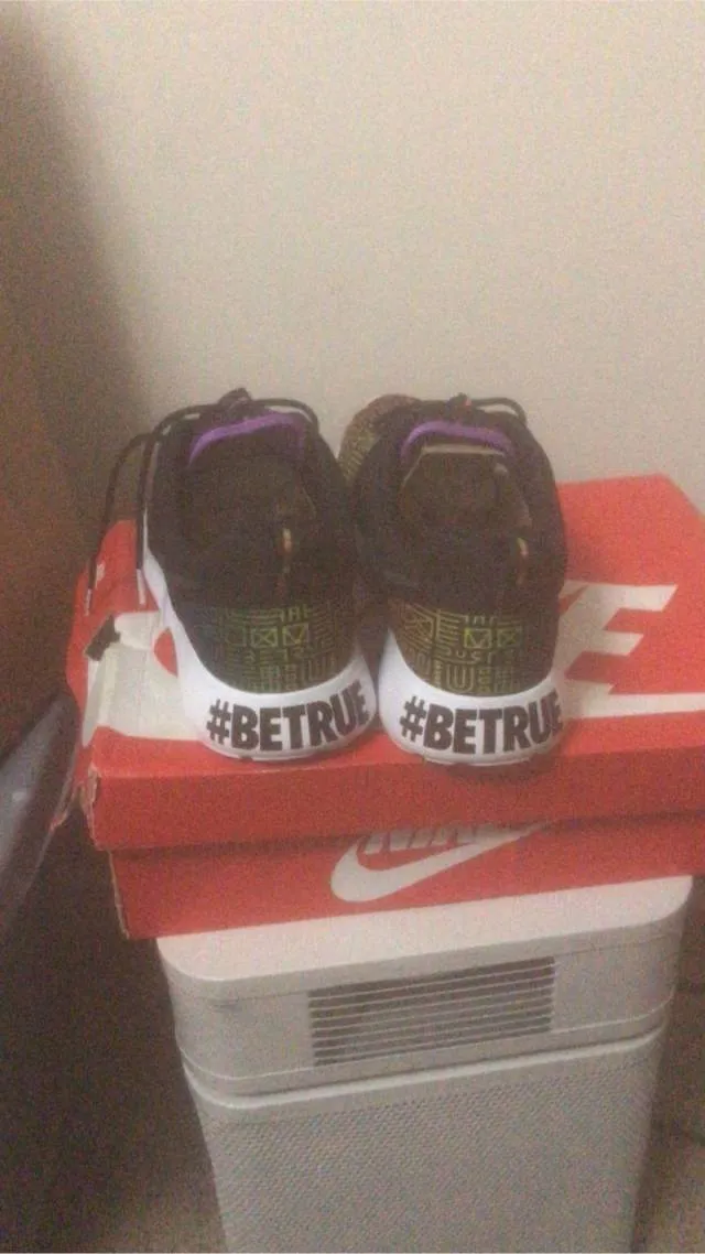 Nike Roshe runs Be True