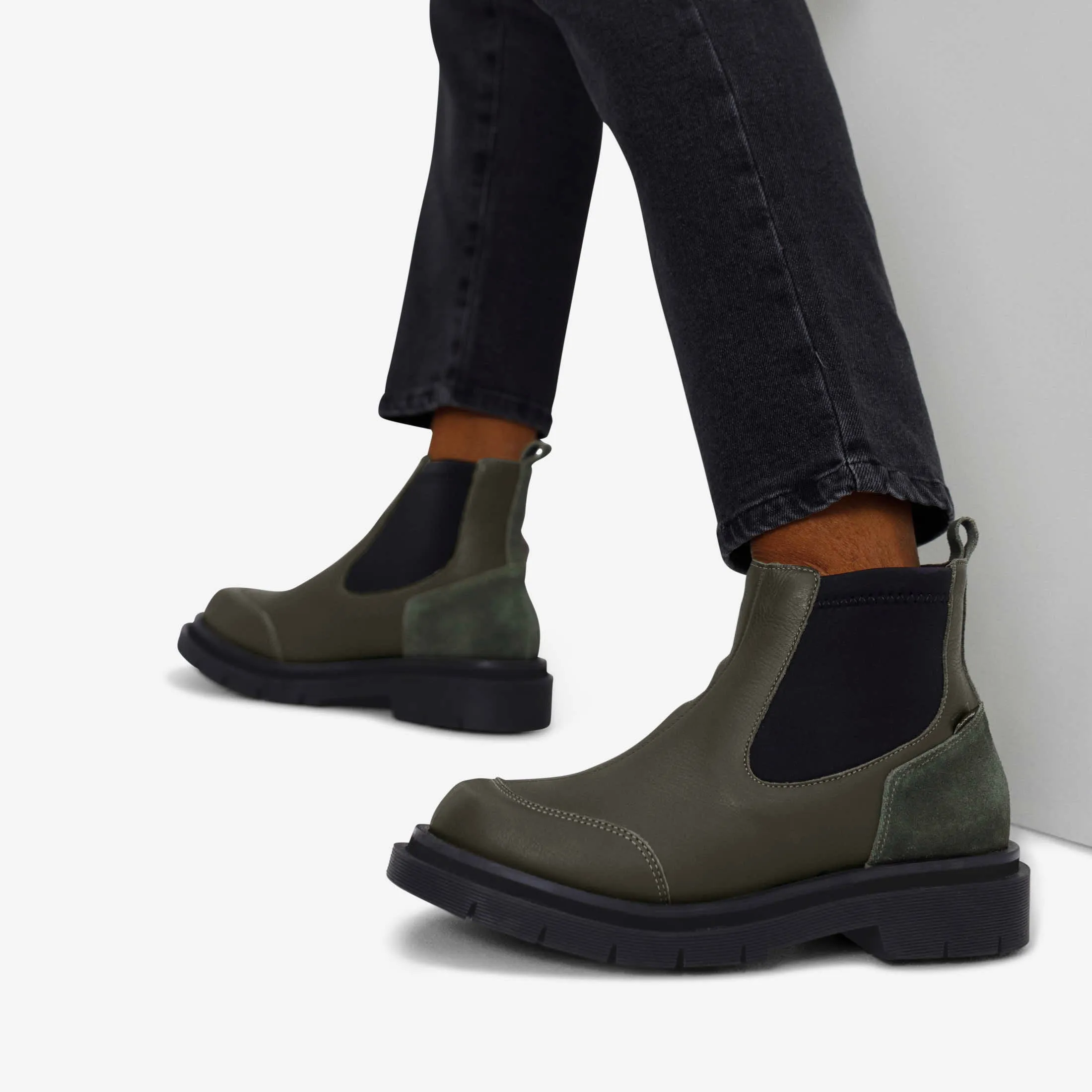 Peq Chelsea Boots