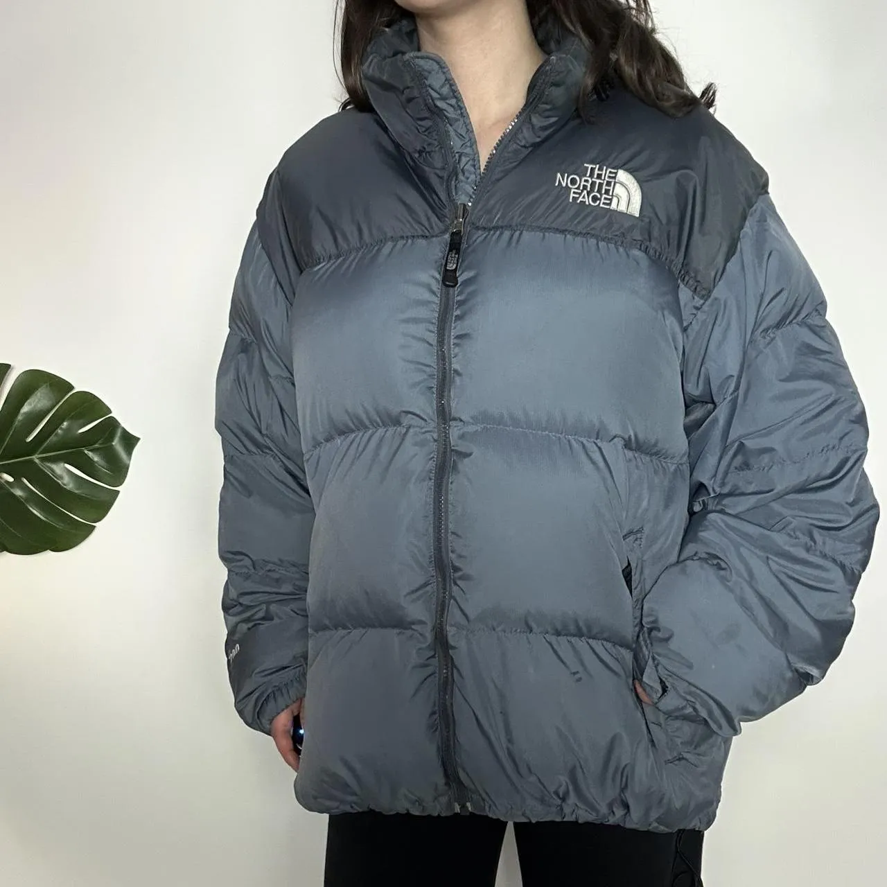 THE NORTH FACE 1996 NUPTSE 700- vintage puffer jacket in grey/blue with an embroidered white TNF spe-