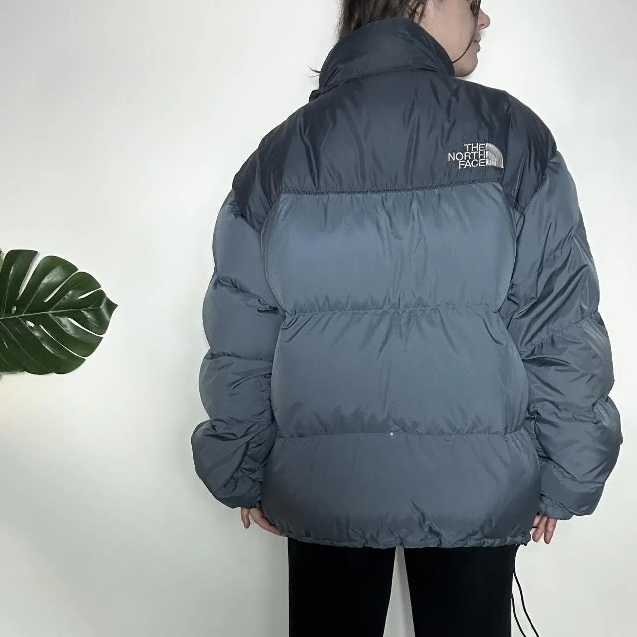 THE NORTH FACE 1996 NUPTSE 700- vintage puffer jacket in grey/blue with an embroidered white TNF spe-