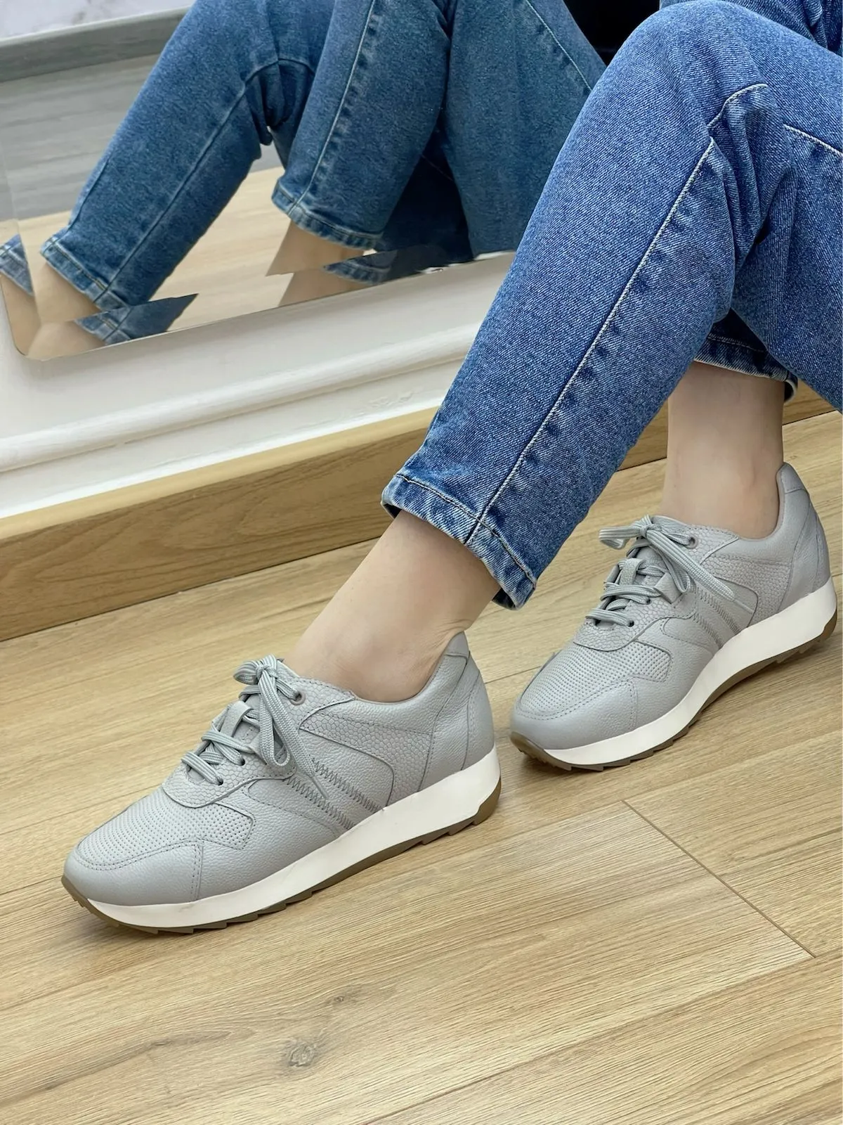 Urban Edge Gray Sneakers with Striking White Stripe